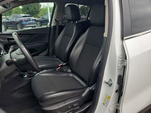 Used 2022 Buick Encore Preferred AWD/4WD image 16