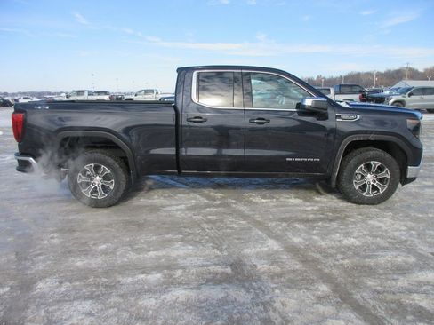 New 2026 GMC Sierra 1500 SLE image 3