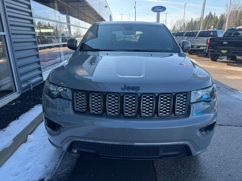 Used 2022 Jeep Grand Cherokee Laredo X image 8