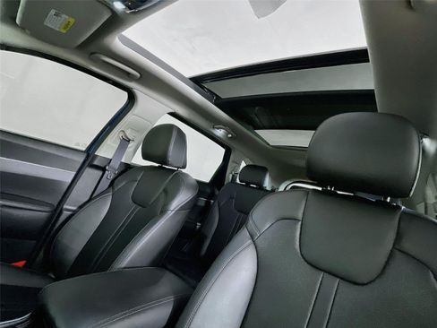Used 2023 Kia Sorento S w/ Panoramic Sunroof Package FWD image 12