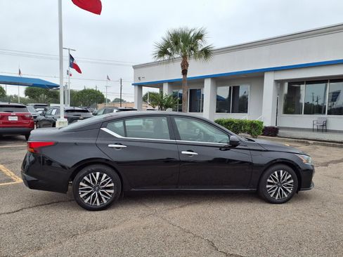 Used 2025 Nissan Altima 2.5 SV FWD image 21