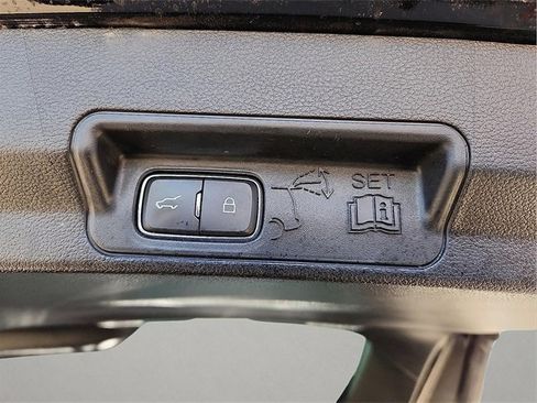 Used 2020 Ford Explorer Platinum w/ Premium Technology Package image 8