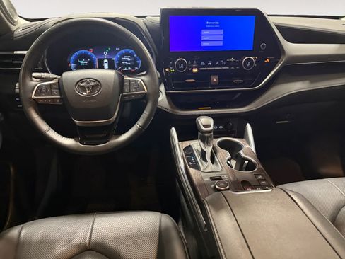 Used 2024 Toyota Highlander Platinum AWD/4WD image 11