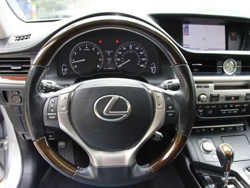 Used 2013 Lexus ES 350 w/ Luxury Pkg FWD image 20