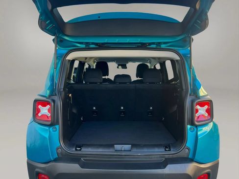 Used 2020 Jeep Renegade Latitude w/ Cold Weather Group AWD/4WD image 10