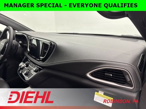 New 2026 Chrysler Pacifica Select w/ S Appearance Package image 18