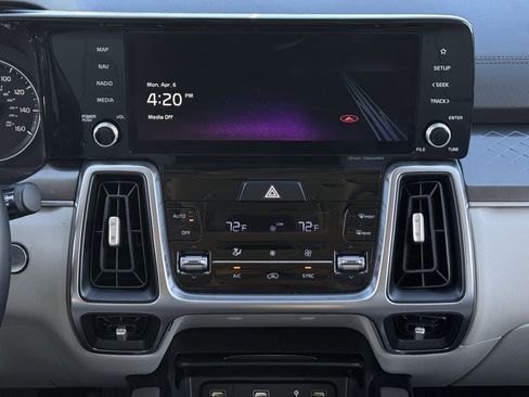 Used 2023 Kia Sorento S image 16