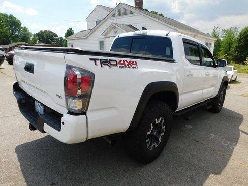 Used 2021 Toyota Tacoma TRD Off-Road w/ Technology Package AWD/4WD image 9