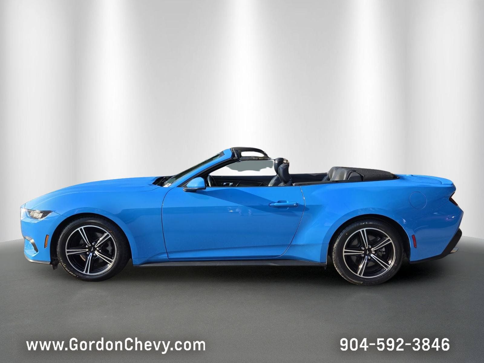 Used 2025 Ford Mustang Premium RWD image 2