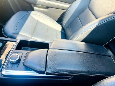 Used 2015 Mercedes-Benz ML 350 4MATIC 4dr ML 350 w/ Premium 1 Package image 39