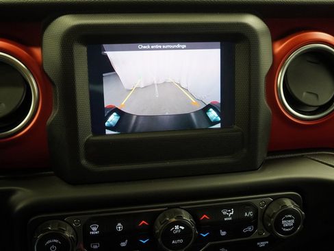 Certified 2021 Jeep Gladiator Rubicon w/ Cold Weather Group image 35