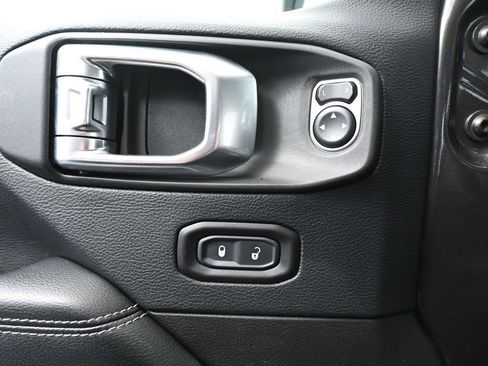 Used 2018 Jeep Wrangler Unlimited Sahara image 21