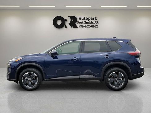 Used 2025 Nissan Rogue SV AWD/4WD image 3