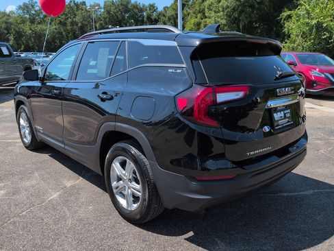 Used 2024 GMC Terrain SLE w/ Driver Convenience Package FWD image 7