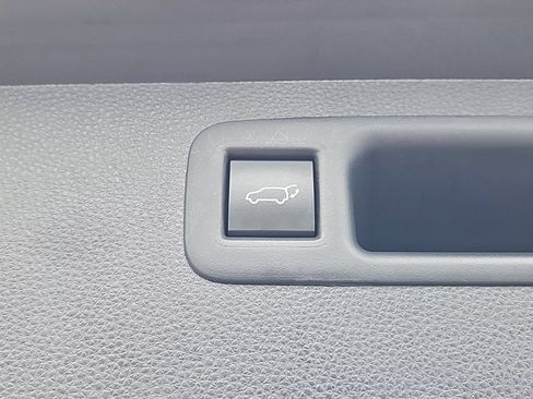 Used 2022 Toyota Highlander XLE AWD/4WD image 20
