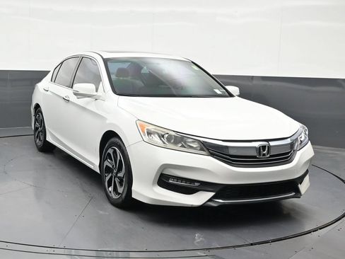 Used 2017 Honda Accord EX image 7