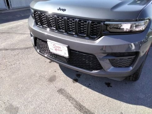 New 2025 Jeep Grand Cherokee Altitude w/ Trailer Tow Package image 19