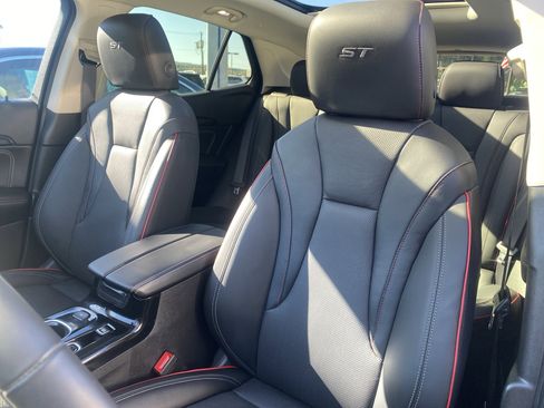 Used 2023 Buick Envision Essence w/ Sport Touring Package image 10