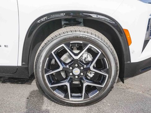 New 2026 Chevrolet Traverse High Country w/ LPO, Floor Liner Package image 9