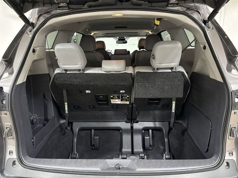 Used 2024 Toyota Sienna XLE image 24
