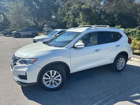 Used 2019 Nissan Rogue SV image 3