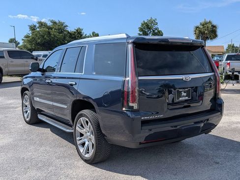 Used 2020 Cadillac Escalade Luxury AWD/4WD image 8