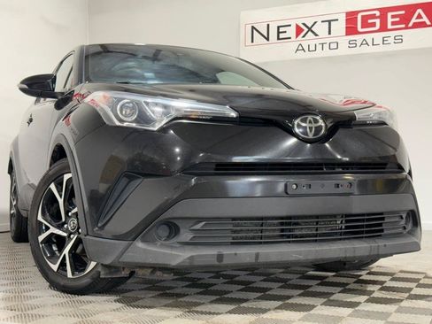 Used 2019 Toyota C-HR XLE FWD image 3