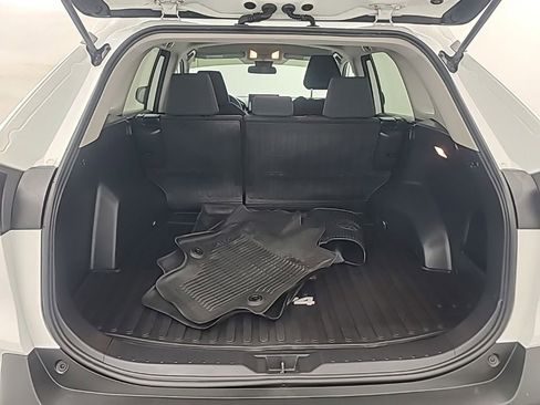 Used 2021 Toyota RAV4 LE FWD image 19