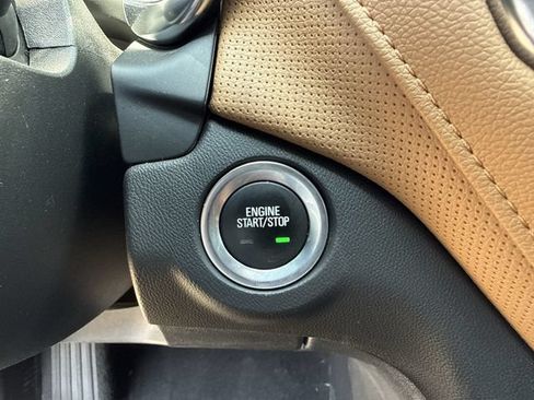 Used 2021 Chevrolet Equinox Premier FWD image 23
