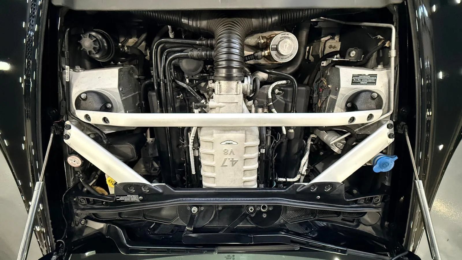 Used 2012 Aston Martin V8 Vantage Coupe RWD image 39