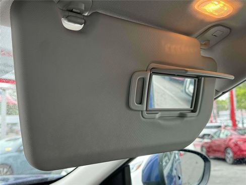 Used 2022 Nissan Rogue SV image 36