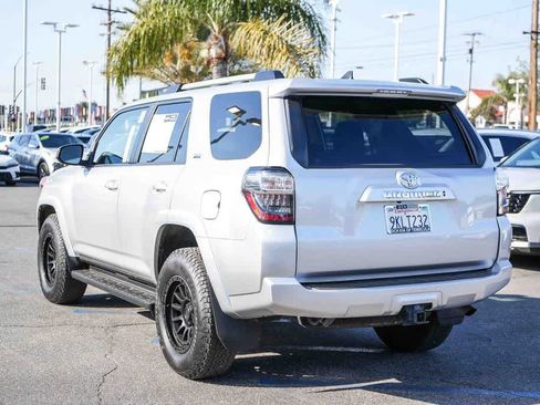 Used 2022 Toyota 4Runner SR5 AWD/4WD image 8
