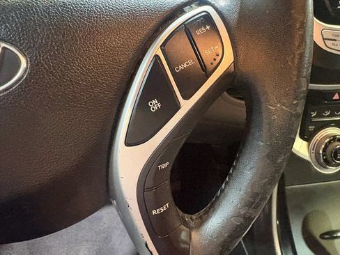 Used 2012 Hyundai Elantra Limited FWD image 23