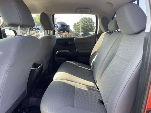 Used 2018 Toyota Tacoma SR5 AWD/4WD image 10