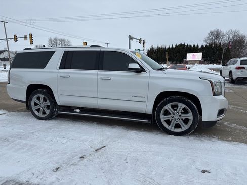 Used 2016 GMC Yukon XL Denali image 9
