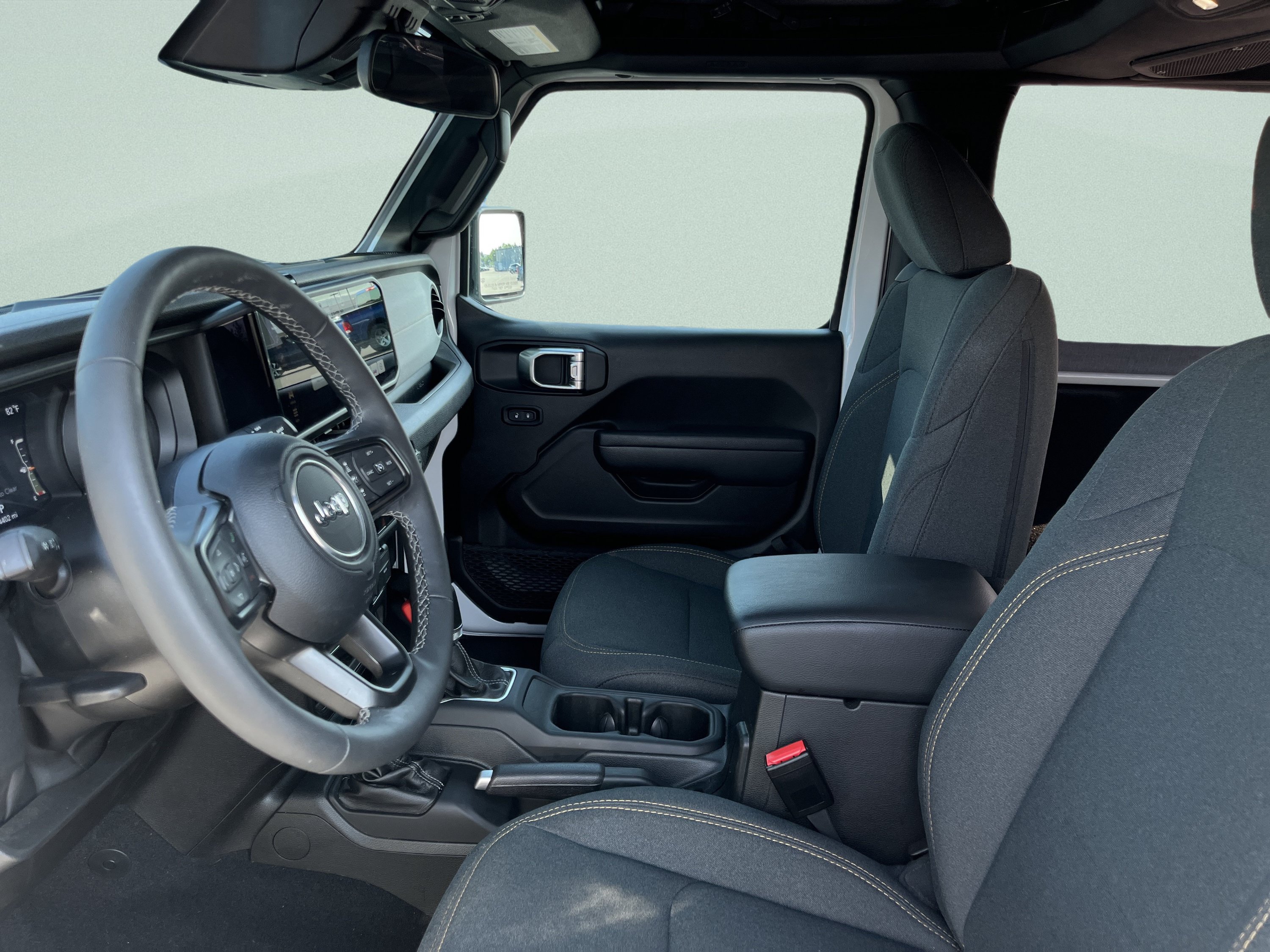 Used 2025 Jeep Wrangler Sport AWD/4WD image 14