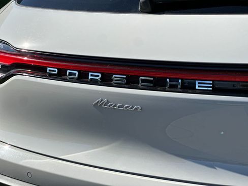 Certified 2025 Porsche Macan AWD/4WD image 31