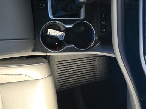 Used 2019 Toyota Highlander XLE image 11