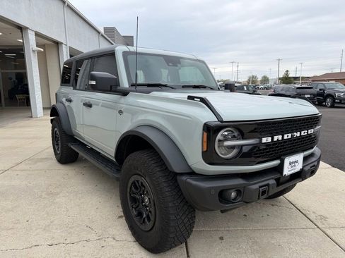 Used 2023 Ford Bronco Wildtrak image 3