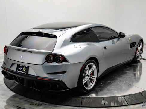 Used 2018 Ferrari GTC4Lusso AWD/4WD image 20