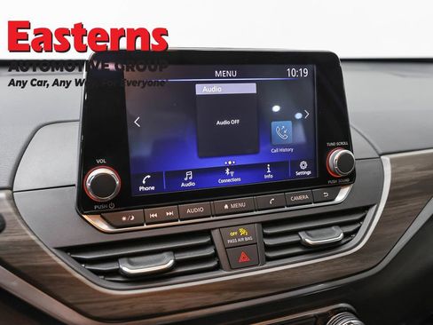 Used 2024 Nissan Altima 2.5 SV FWD image 19