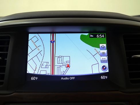 Used 2018 Nissan Pathfinder Platinum FWD image 29