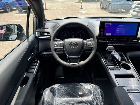 New 2026 Toyota Sienna Platinum AWD/4WD image 11