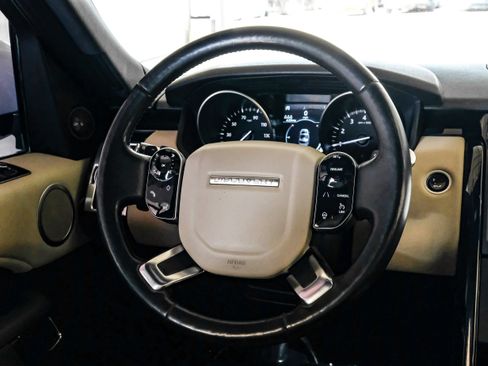 Used 2020 Land Rover Discovery SE AWD/4WD image 16