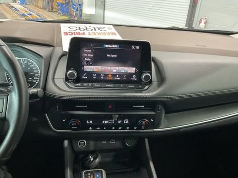 Used 2022 Nissan Rogue S AWD/4WD image 25