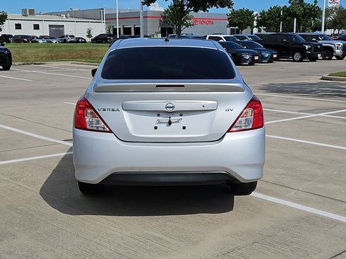 Used 2018 Nissan Versa SV FWD image 6