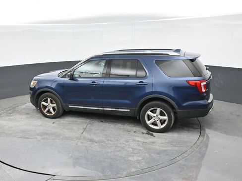 Used 2016 Ford Explorer XLT w/ Equipment Group 202A AWD/4WD image 13