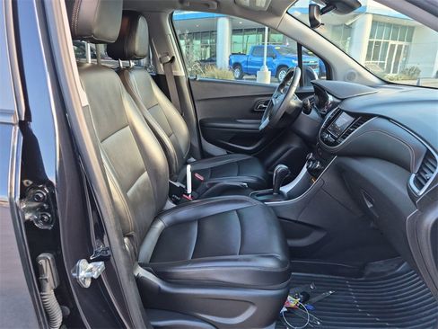 Used 2021 Chevrolet Trax LT w/ Premium Seat Package image 24