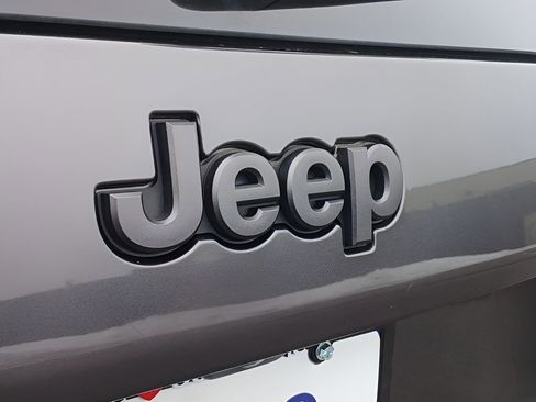 Used 2019 Jeep Cherokee High Altitude image 28