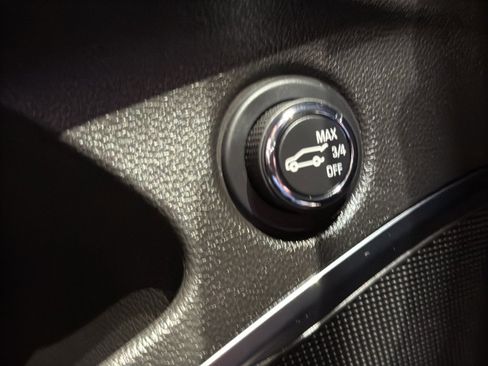 Used 2024 Buick Enclave Avenir image 39